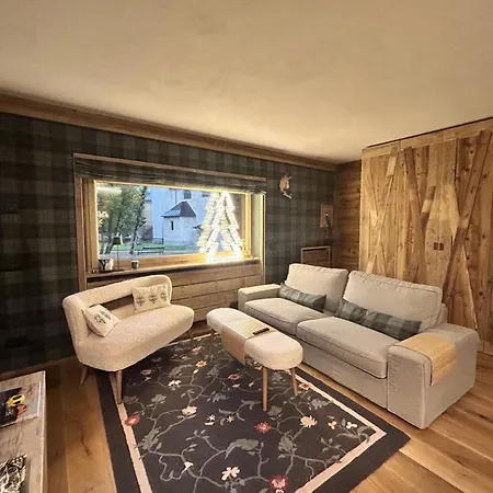 Modern Comfort In Cortina Apartment *